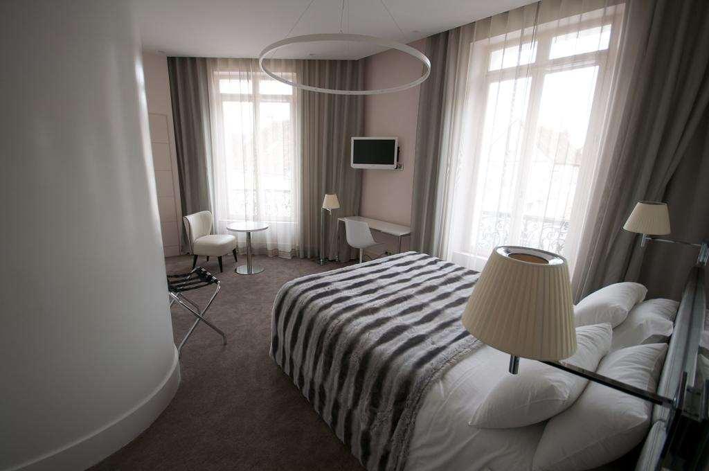 פרובן Le Cesar Hotel חדר תמונה