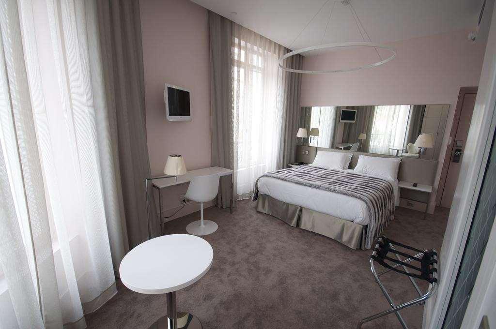 פרובן Le Cesar Hotel חדר תמונה